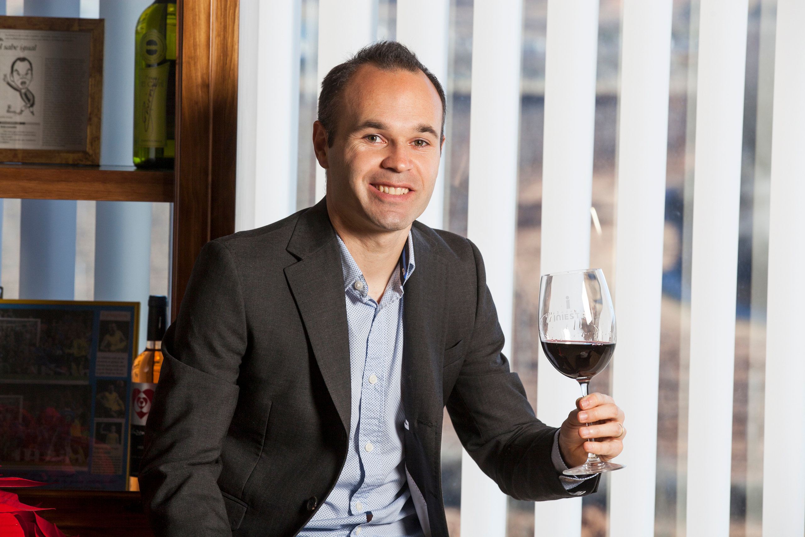 速度与热血  ！英超官方晒姆伯莫与特劳雷直道跑车，姆伯莫胜出